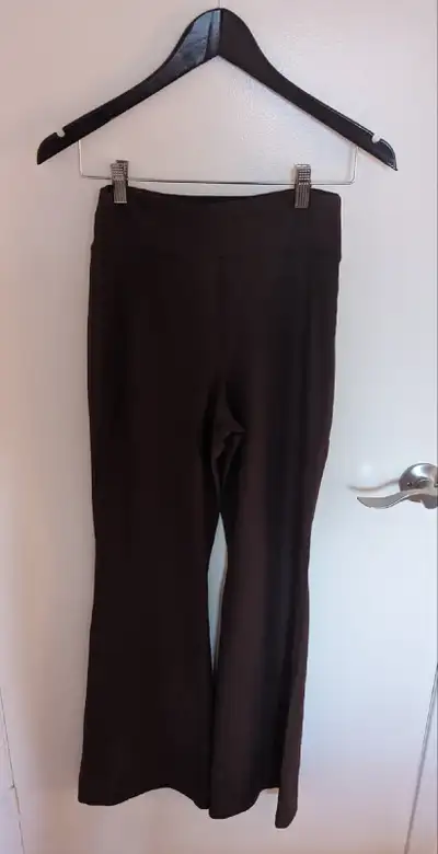 Old Navy Active Flare Yoga Pants - Size Medium, View more