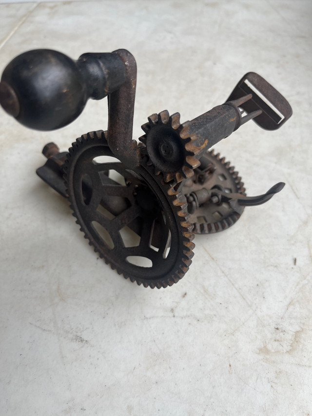 Early antique cast iron apple peeler 1882 in Arts & Collectibles in St. Catharines - Image 2