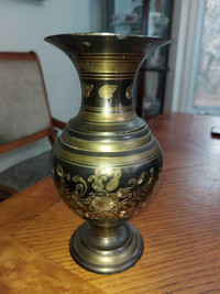 Beautiful vintage 9 3/4" Damascene etched Brass Vase from India