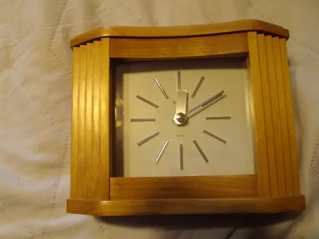 BULOVA QUARTZ DESK CLOCK in Home Décor & Accents in Mississauga / Peel Region - Image 4