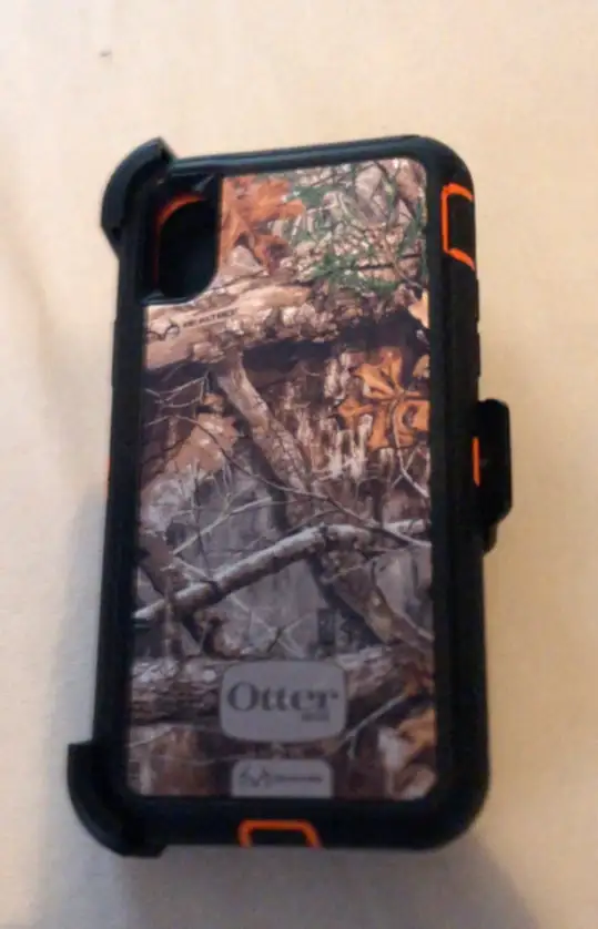 iPhone XS otter box in Cell Phone Accessories in Hamilton - Image 2