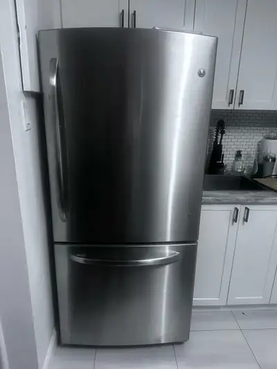 Deal cuisine – Frigo GE inox + Four Frigidaire Gallery Pro (bund, View more