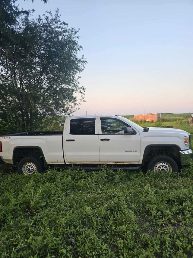 2015 Sierra HD 2500 with arctic V-Plow in Cars & Trucks in Peterborough - Image 3