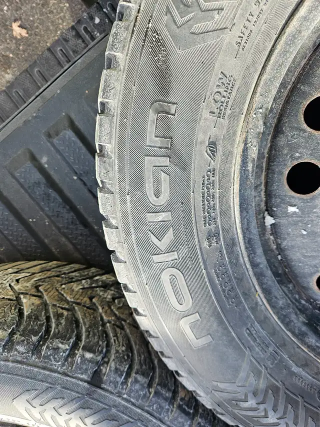 245/65R17 Nokian Hakkapeliitta 8 SUV in Tires & Rims in City of Montréal - Image 7