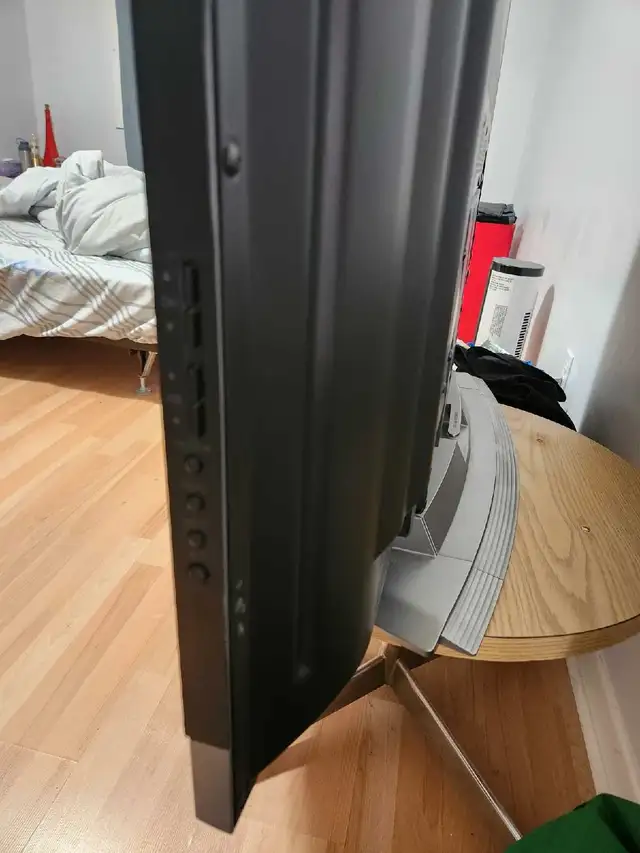 LG 42" HDMI  TV with remote in TVs in Ottawa - Image 7