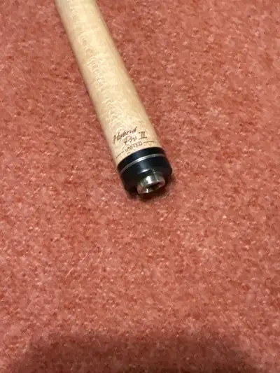 Mezz Hybrid 2 low deflection pool cue shaft for sale, United joint with new Tiger sniper tip. In exc...