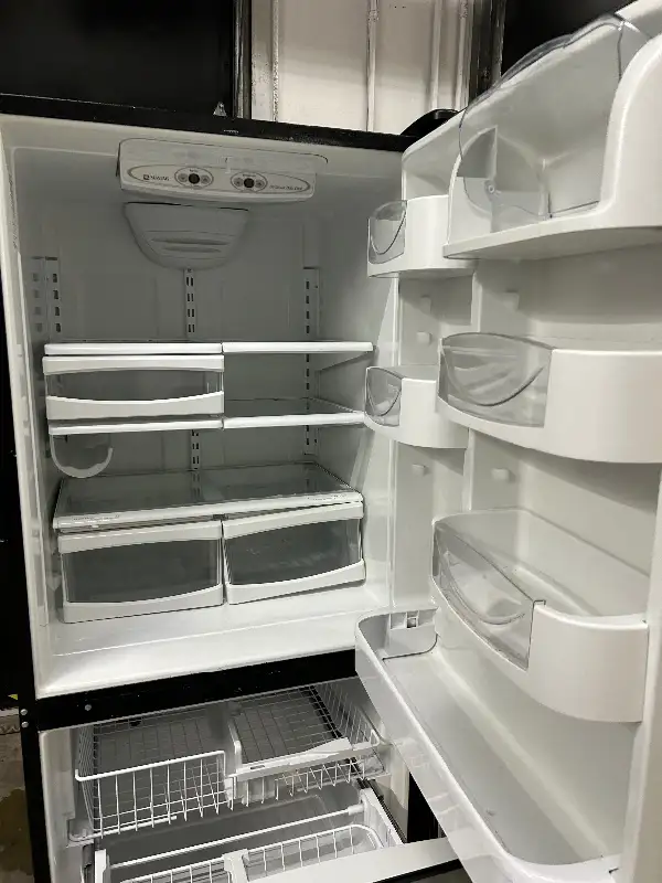 Frigidaire and stove in Stoves, Ovens & Ranges in City of Montréal - Image 7