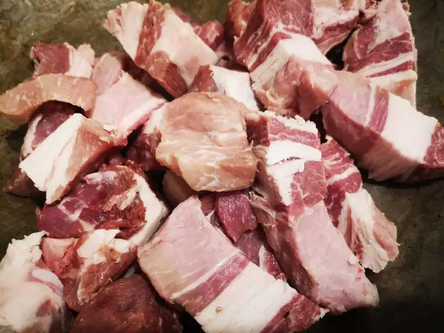 Butchering lessons 454256109992683528
