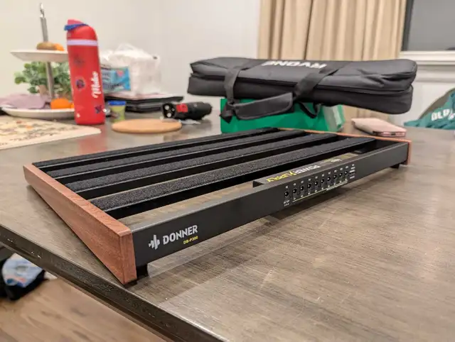 Donner Guitar Pedal Board with Built-in Power Supply, in Amps & Pedals in Mississauga / Peel Region - Image 8