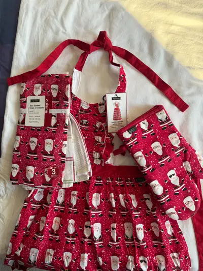 New - Christmas Apron, Oven Mitts and Tea Towel Set, Santa Theme, View more