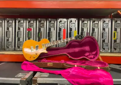 1996 Gibson Nighthawk Standard ST-2 in Trans Amber. The Gibson Nighthawk features a 25.5" scale leng...