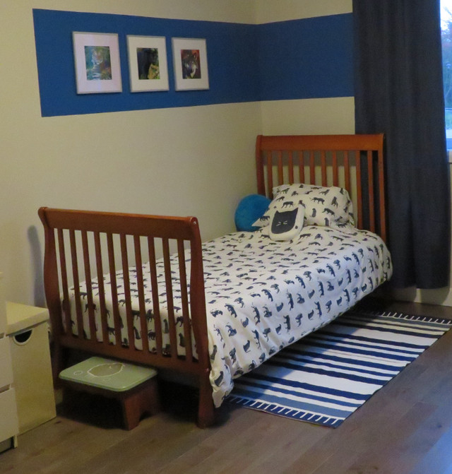 Lit de bébé convertible 3 en 1 / en bois dans Lits et matelas  à Sherbrooke