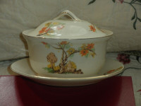 sucrier en porcelaine anglaise produit par  W.H. Grindley co.