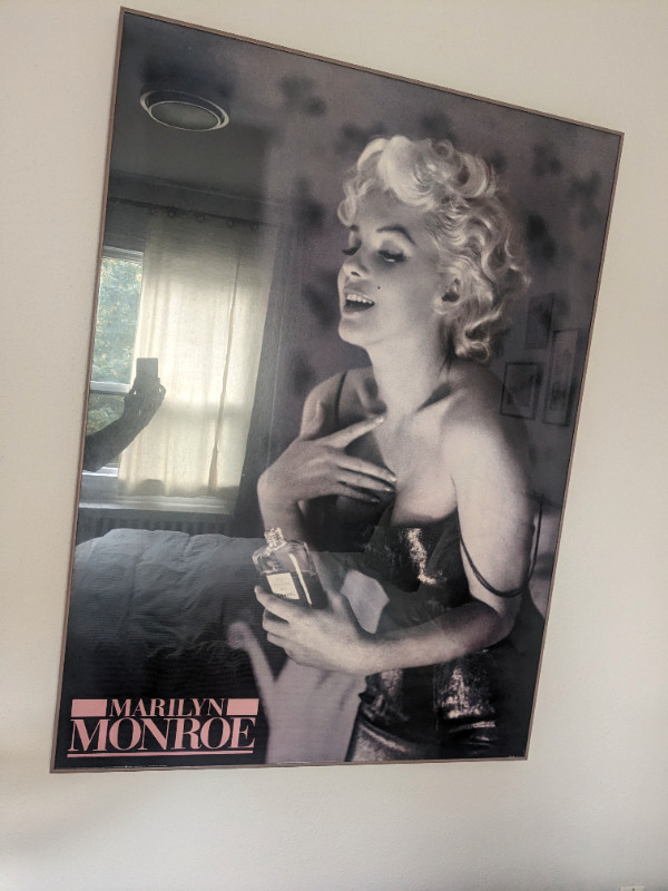 Marilyn Monroe X Chanel framed photograph in Arts & Collectibles in City of Toronto - Image 2