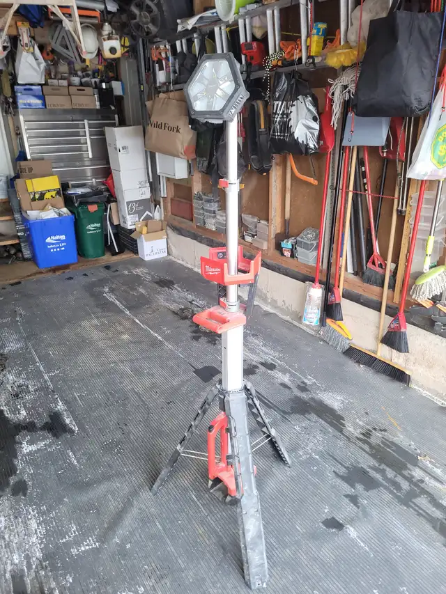 Milwaukee M18 ROCKET Dual Power Tower Light in Power Tools in Oakville / Halton Region - Image 5