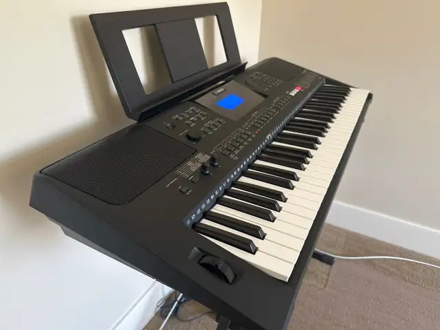 Yamaha PSR E453 bundle in Pianos & Keyboards in Calgary - Image 3