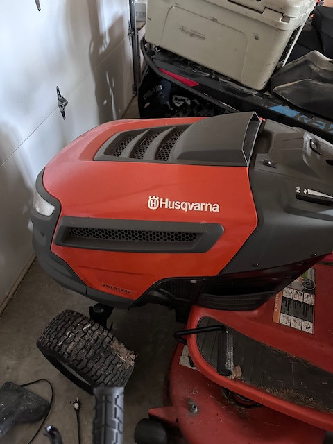 2013 Husqvarna YTH21K42 Riding Mower in Other in Sault Ste. Marie