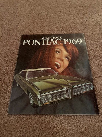 1969 Pontiac dealer brochure