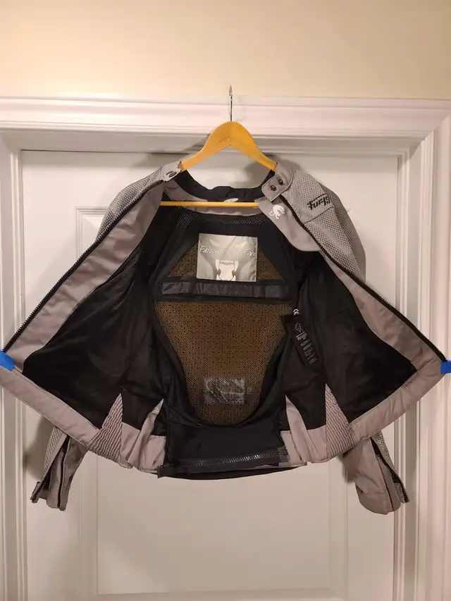 Woman’s motorcycle jacket - medium in Women's - Tops & Outerwear in Oakville / Halton Region - Image 3