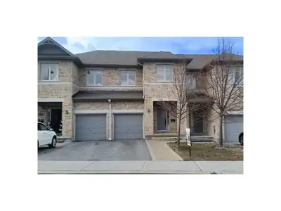 Central Barrhaven 3-bedroom 2.5-bath Townhouse available Sep 1st