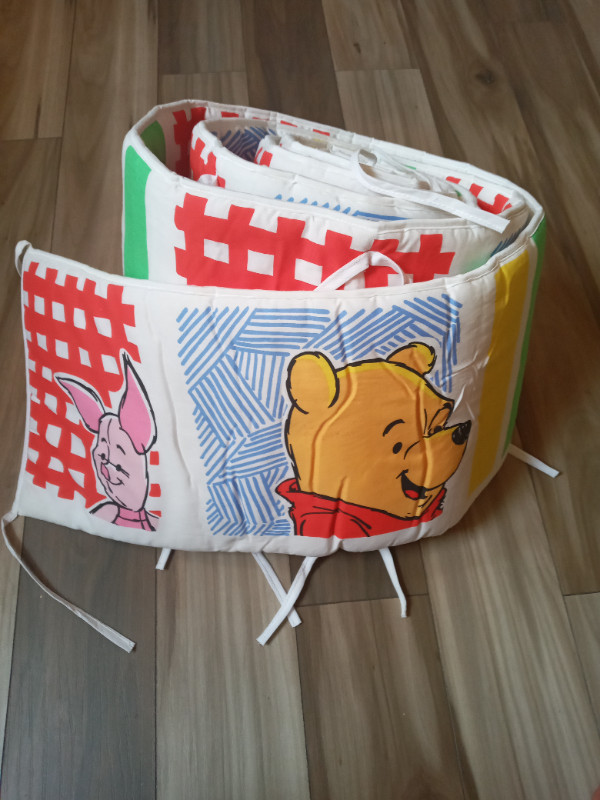 Winnie The Pooh WORKS Bumper Pad By Disney - Like New in Cribs in Mississauga / Peel Region - Image 2