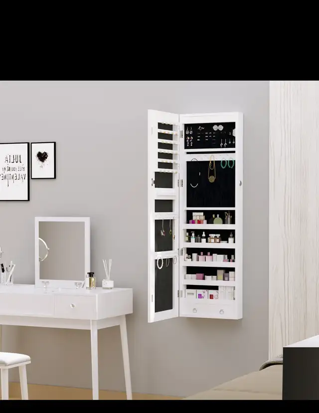 Jewelry cabinet  in Hutches & Display Cabinets in City of Toronto - Image 8