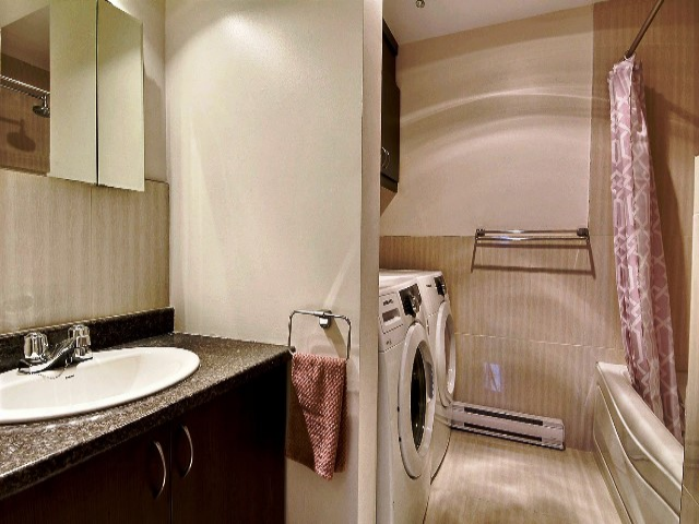 Chambre pour étudiants ou stagiaires/students room to rent in Room Rentals & Roommates in City of Montréal - Image 3