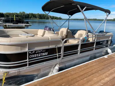 Great condition!! Only 134 engine hours. 2014 model bought brand new in 2016. 22’ pontoon boat with...