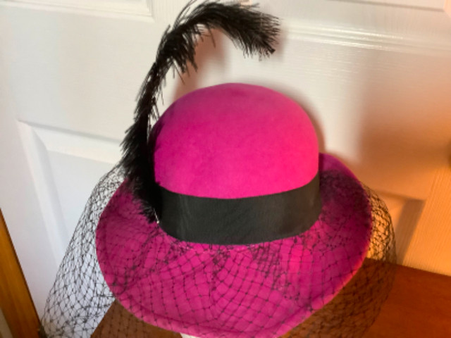 Vintage Liz Claiborne Felt & Feather Veil Hat in Women's - Other in Belleville - Image 3