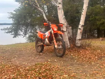 Looking at selling my Ktm 150. Very low hours has around 30. Always stored inside. A few little scuf...