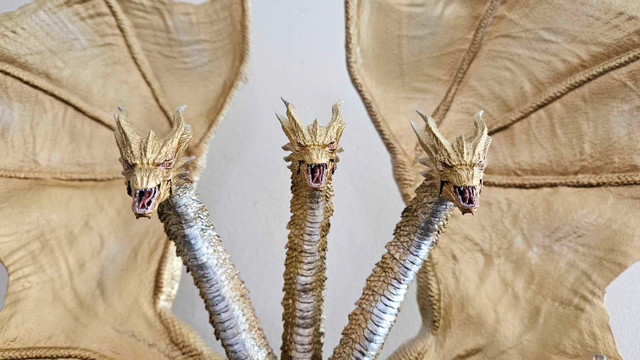 Bandai S.H. Monsterarts King Ghidorah 2019 Special Color Ver.  in Toys & Games in City of Toronto - Image 4