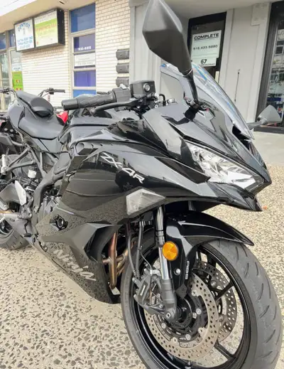 ️ ZX4R Rental – Downtown Toronto Ready to ride a screamer? The Kawasaki ZX4R is pure adrenaline on t...