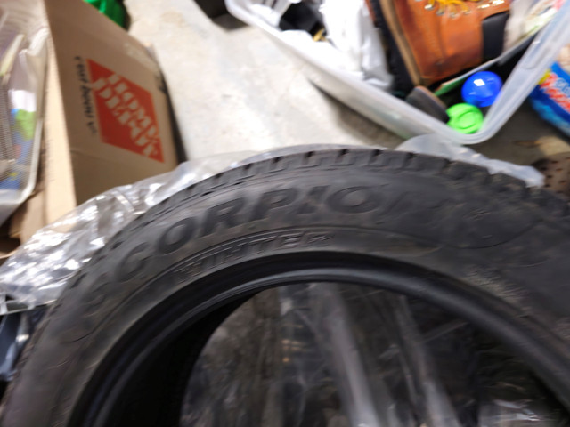 3 (2+1) pneus d'hiver PIRELLI Scorpion 235/55/R19 en bon état dans Pneus et jantes  à Laval/Rive Nord - Image 3