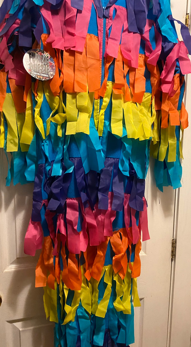 Piñata Onsie size 10/12 in Kids & Youth in Saint John - Image 2