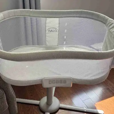 Halo Bassinet almost new, View more