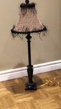 Leopard style accent table lamp