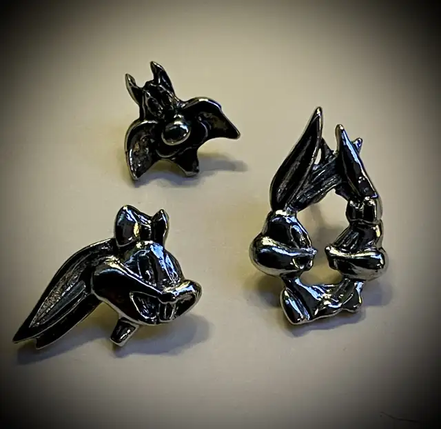 Bugs, Lola Bunny and Sylvester Silver Pins • Lot of Three in Jewellery & Watches in Kitchener / Waterloo - Image 3