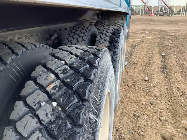 2004 Western Star Tridrive in Heavy Trucks in Regina - Image 6