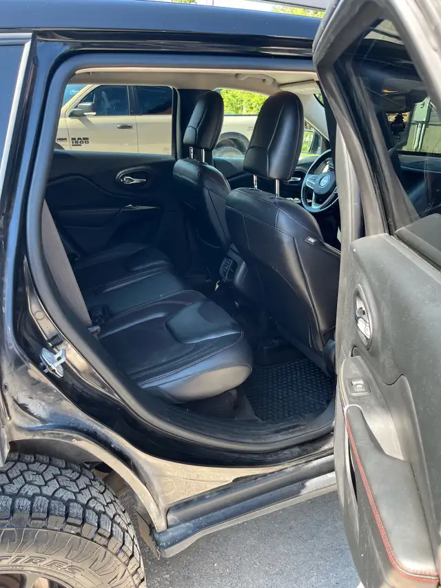2017 Jeep Cherokee Trailhawk562911384333209609