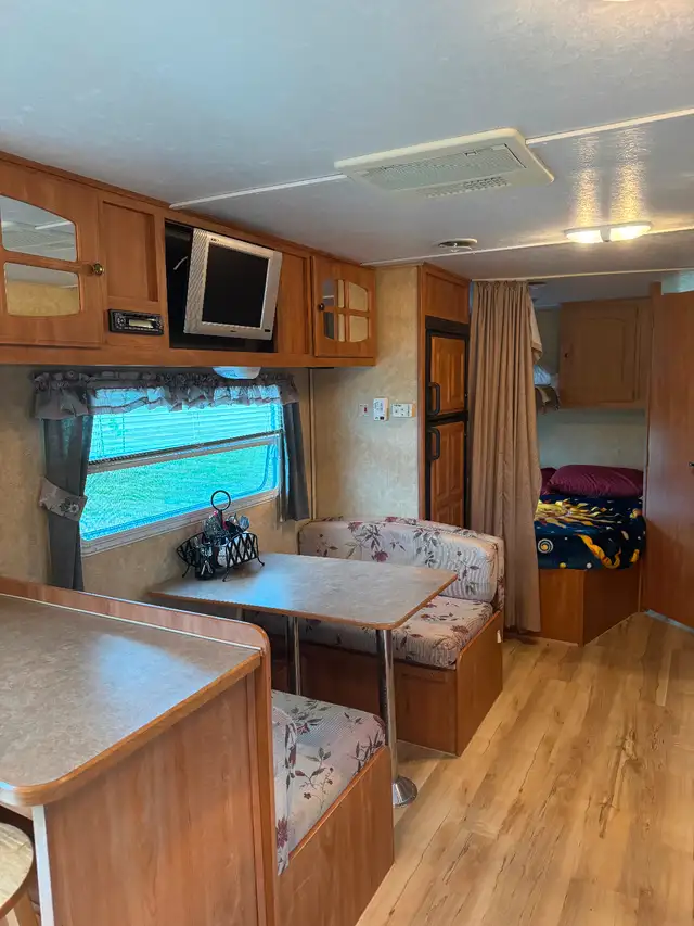 32 ft Camper for Rent on Waterfront Property in New Brunswick in Canada - Image 2