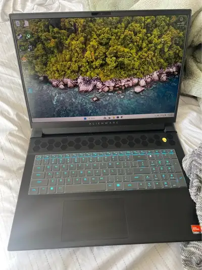 Barely used it, bought it but don’t got time to play anymore. Alienware - m18 18" 480Hz Gaming Lapto...