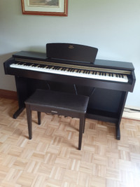 Piano Yamaha Arius