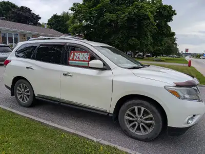 Pathfinder bien entretenu chez Nissan. Version SL cuir tout équipée. Remorquage de 5000lbs. Pneus ét...