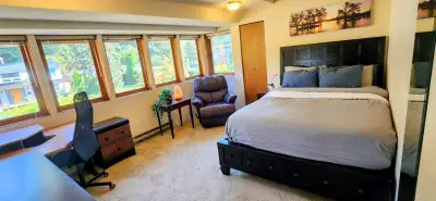 Furnished One Bedroom w/ Private Ensuite Bathroom — $1,190 ALL-IN $1,190/MONTH — AVAILABLE NOW / NOV...