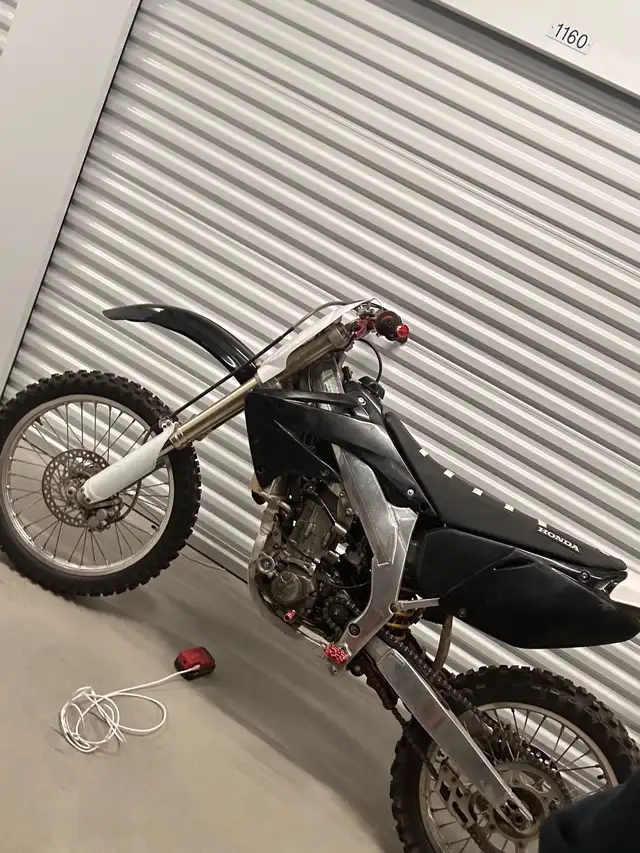 crf450r Honda in Dirt Bikes & Motocross in Norfolk County - Image 2