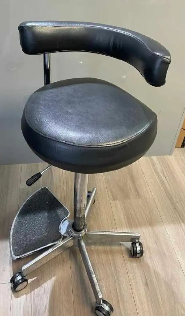 ADEC and Pelton & Crane Dental Chairs and Stools in Other Business & Industrial in Delta/Surrey/Langley - Image 6