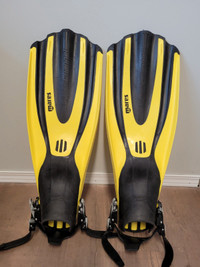Mares  Superchannel Swimming/Diving Fins