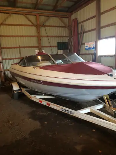 Selling my 1996 Glastron SSV195 Boat the the Volvo 3.0gs with 234hours low for the year. Boat has lo...
