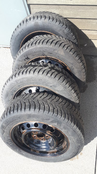 4 pneus d'hiver Kumho 185 65 15 avec rimbolt patern 5 x100