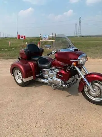 1999 Honda Valkyrie GL 1500, 6 cylinder motor, stereo 4 speaker, 2 trunks, new windshield, trickle c...